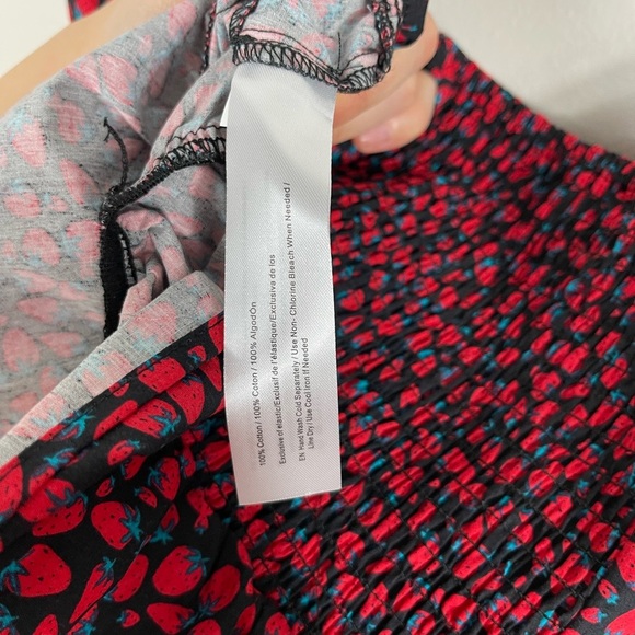 Trendy Red and Black Puff Sleeve Top Strawberry Print Cotton Size M NWT - Picture 10 of 10